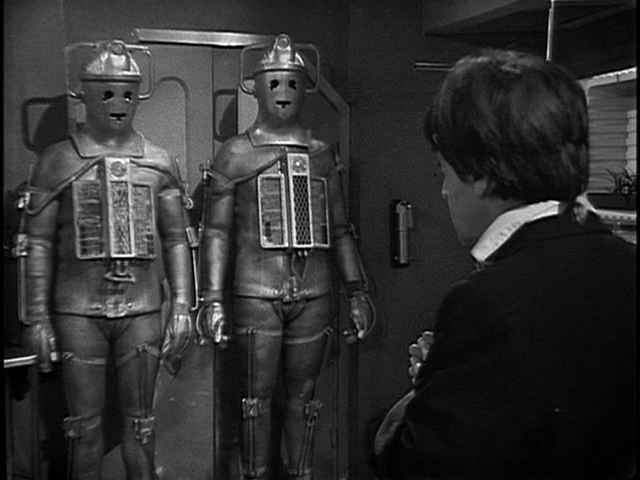 04-doctor-and-cybermen